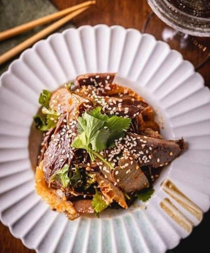Sliced Beef & Tendon in Chili Sauce (spicy) ——cilantro/peanuts