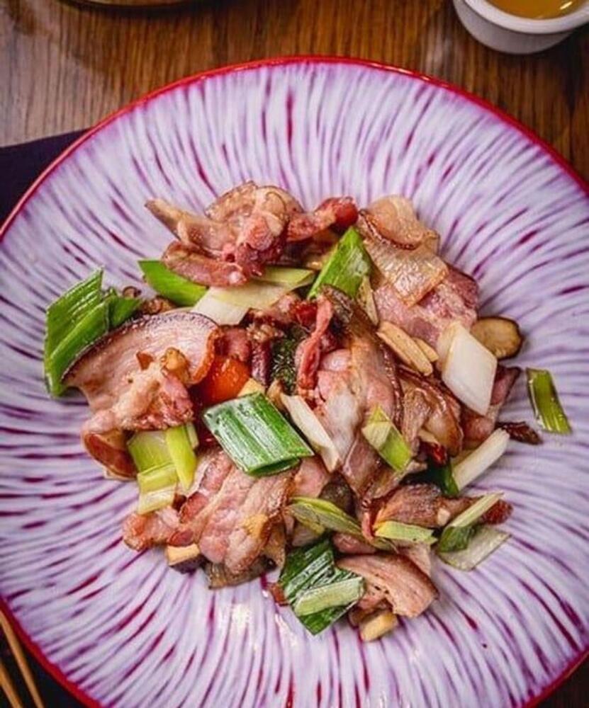 Smoked Pork with Garlic Sprouts (spicy)