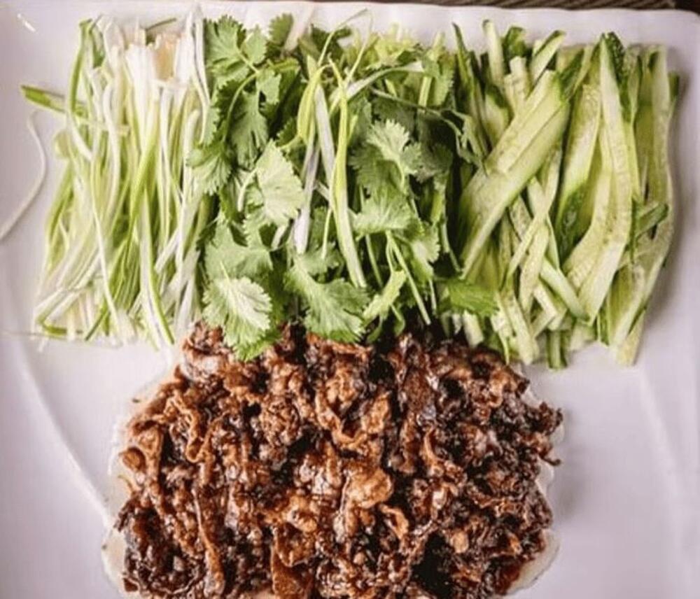 Beef Rolls with Scallions——eggroll sauce