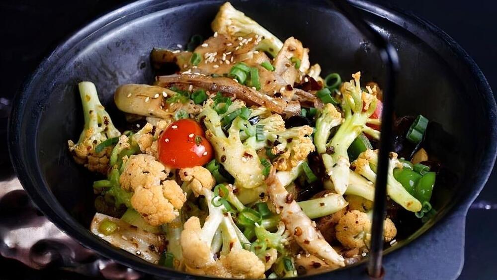 Dry Pot Cauliflower (Spicy) ——sesame/cilantro